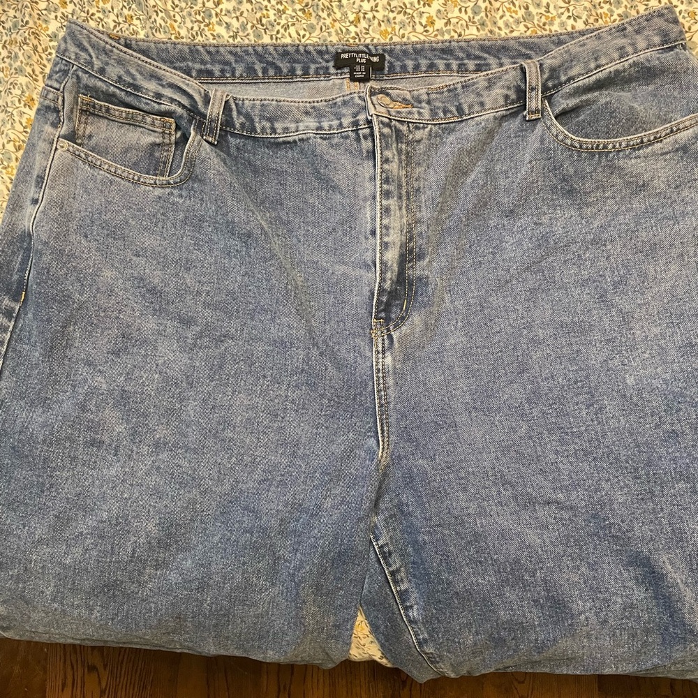 Pretty Little Baggy Jeans